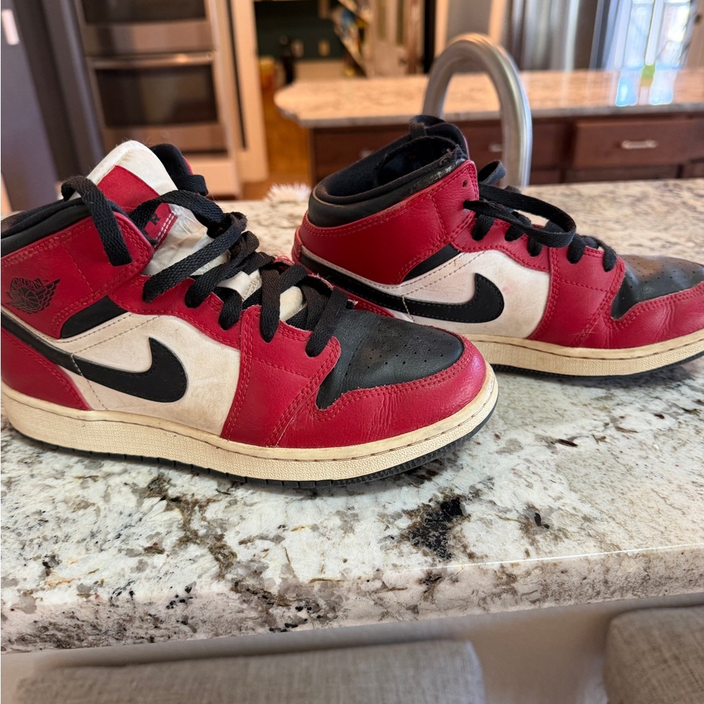 Nike Air Jordan 1  retro Red, White & Black High-Top Sneakers